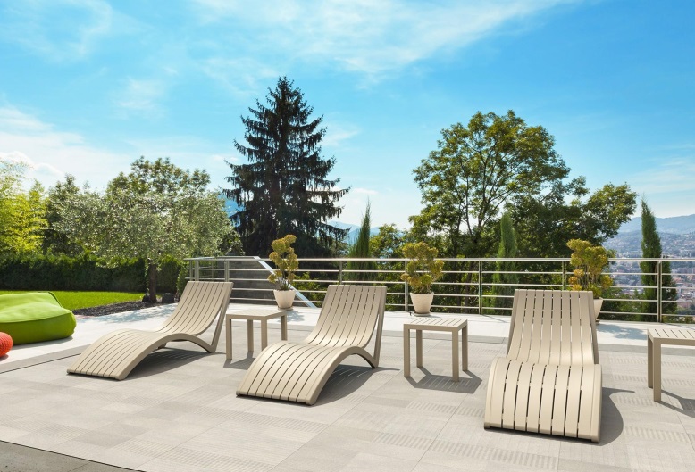 Fiberglass outdoor sun loungers - Curved model