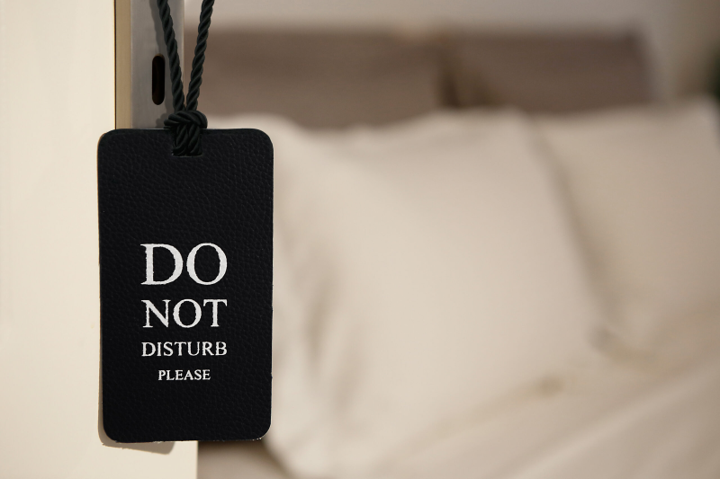 Do Not Disturb leather sign - Bảng đừng làm phiền khách sạn bằng da