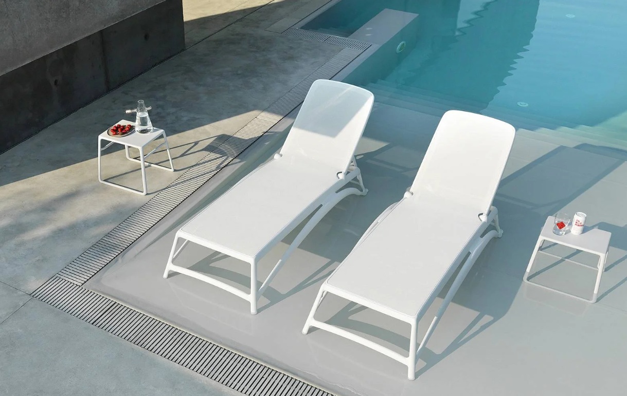 ghế tắm nắng hồ bơi fiberglass với thiết kế hiện đại phù hợp với mọi không gian