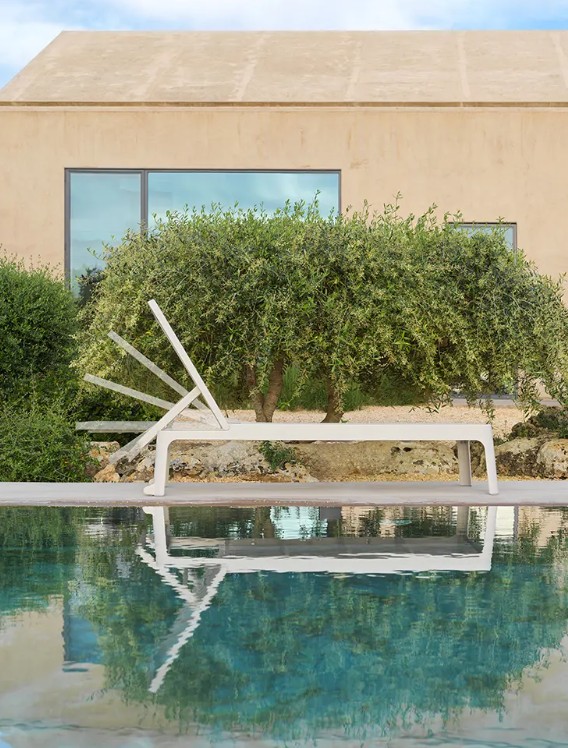 ghe-ho-boi-fiberglass-ben-dep-cho-khach-san-resort