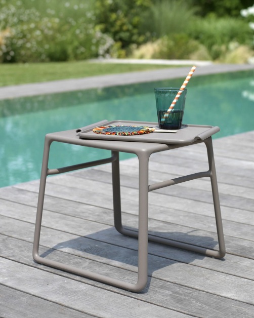 Poolside side table with a practical removable lower tray